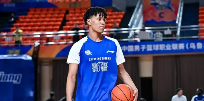 华体会hth体育官网入口-格兰建队真有一套！四小将被挖掘各显神通，防守体系也搭建完毕|新疆|广东|曲笑宇|葛浩然|冯傲_新浪体育_新浪新闻